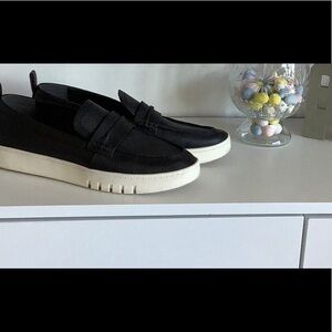 Vionic Black Leather Women’s Loafers size 9.5 medium width